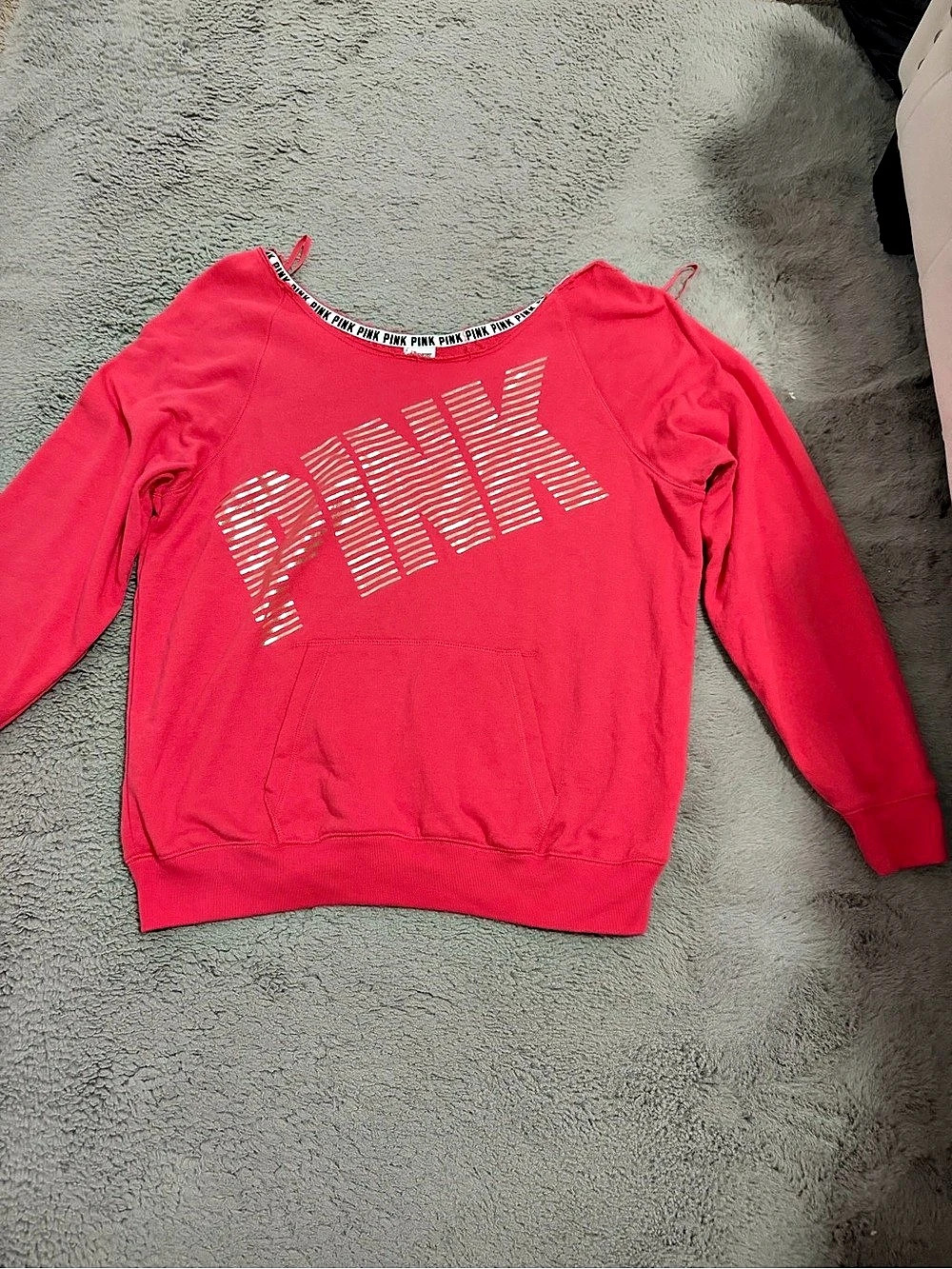 Pink Graphic off the shoulder Pullover Sweatshirt in Like New